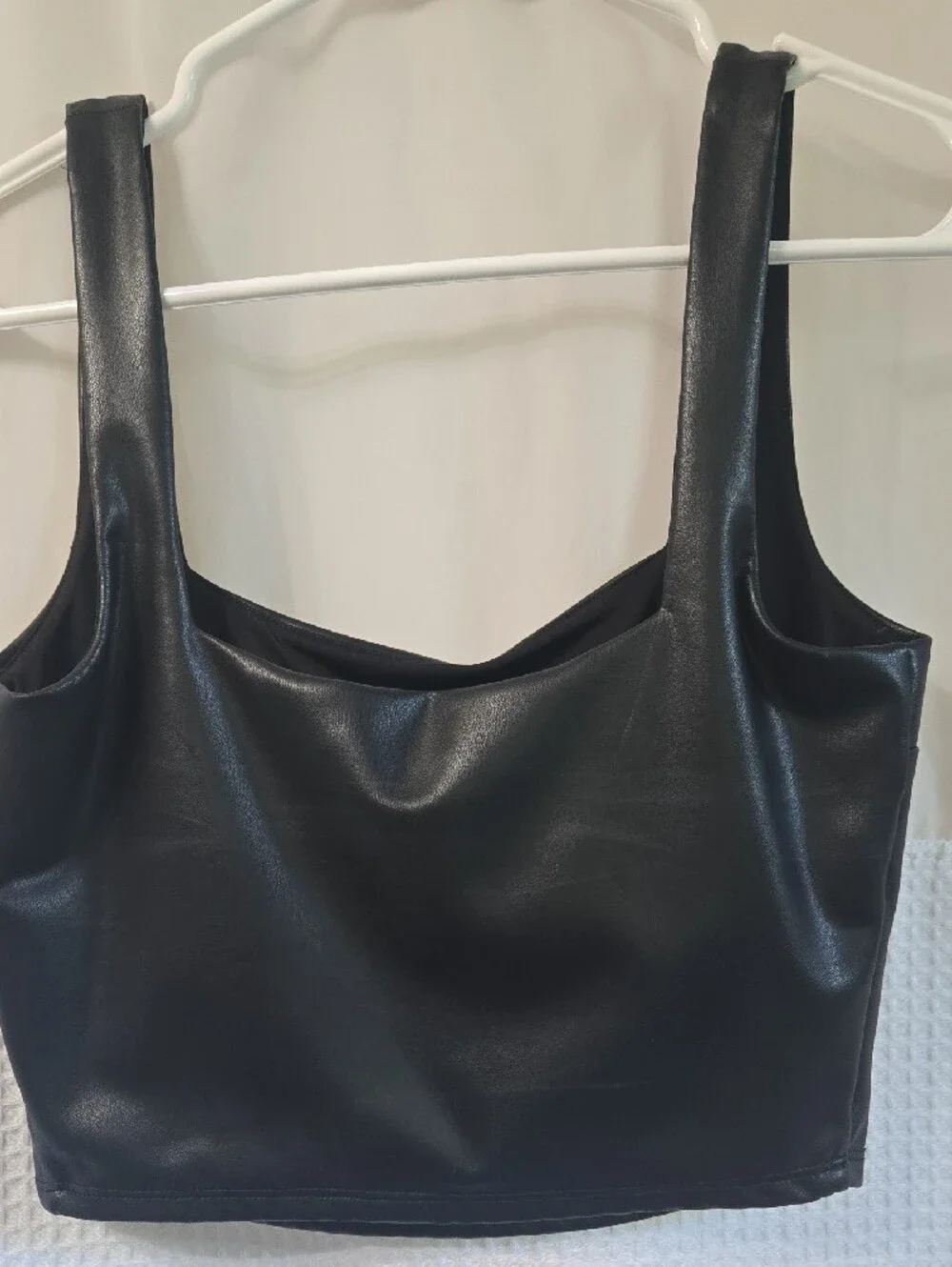 Express Body Contour Black Faux Leather Crop Cami - Picture 3 of 3